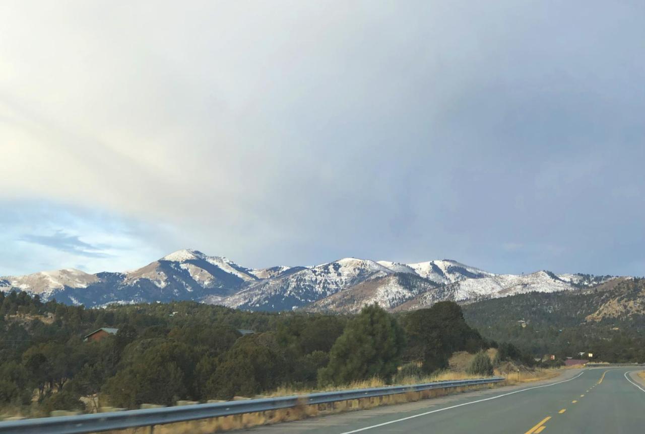 Huge Ruidoso Retreat With Game Room, Pool, 2 Balconies, 2 Kitchens - Sleeps 17! Zewnętrze zdjęcie